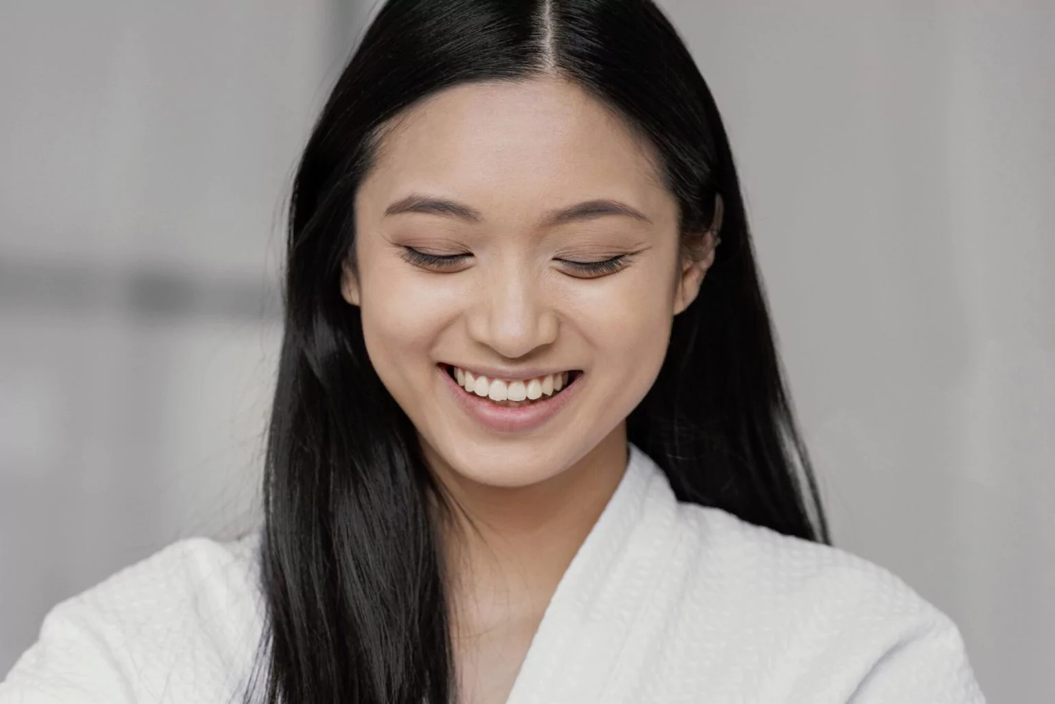 Smiley Asian Woman Home 2048x1367 1 1536x1025