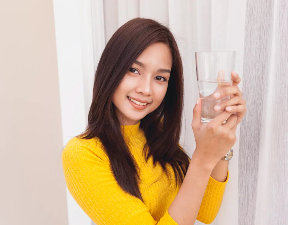 Young Woman Posing With Glass Water 960x750 1